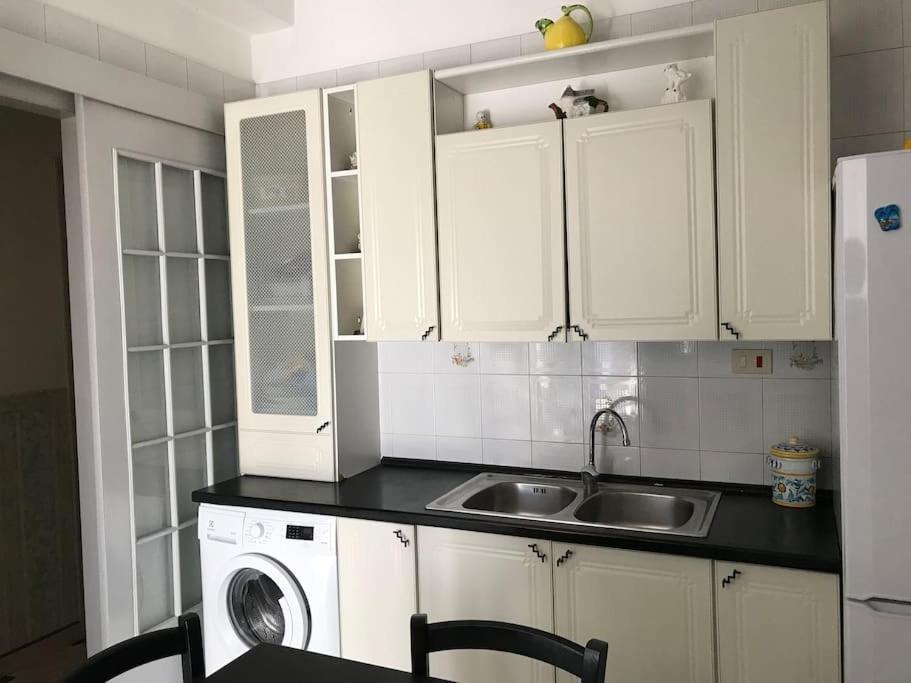 Large Flat Near Botanical Garden & Station
